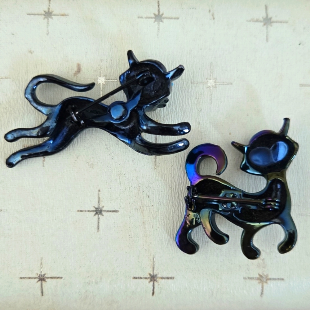 Vintage Pair of Iridescent Black Cat Scatter Pins w/ Red Eyes and Blue Eyes - Picture 4 of 5